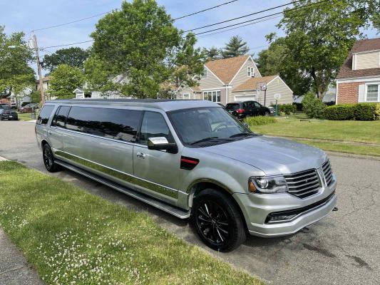 Rent Lincoln Navigator Silver Limo in NJ and NY through Bergen Limo