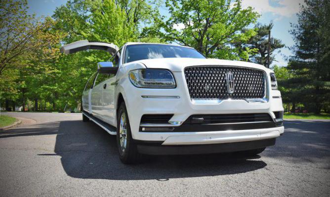 Hire Lincoln Navigator White Jet Door in NJ and NY through Bergen Limo